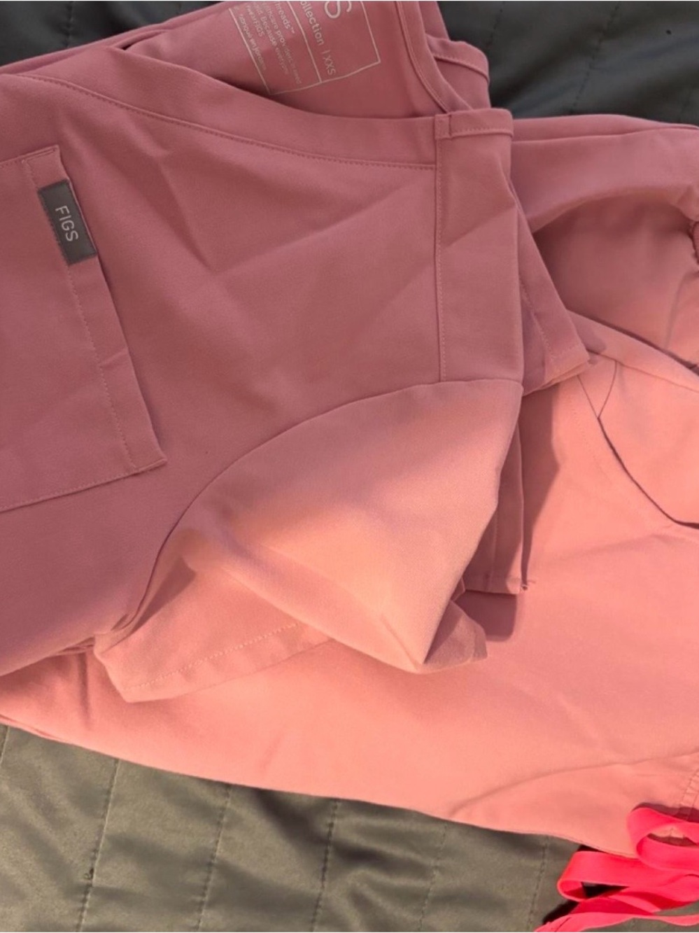 Figs Chalk Pink Scrub Set